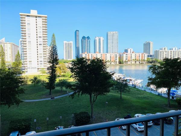 290 174TH ST #615, SUNNY ISLES BEACH, FL 33160