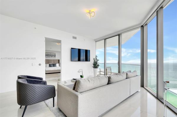 18975 COLLINS AVE #3304, SUNNY ISLES BEACH, FL 33160