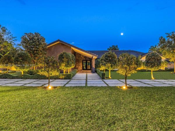 MONTGOMERY GROVES ESTATES