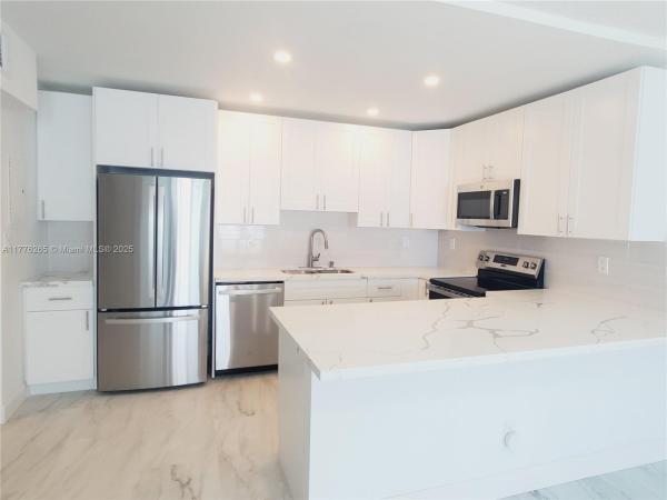 19380 COLLINS AVE #902, SUNNY ISLES BEACH, FL 33160