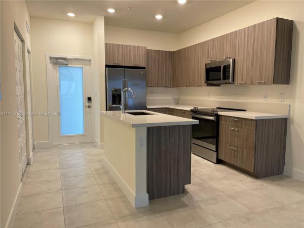 DOWNTOWN DORAL SOUTH PHAS