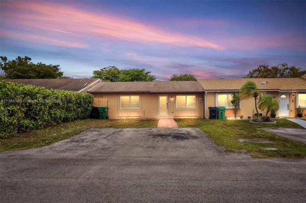 WESTWIND LAKES TOWNHOUSES