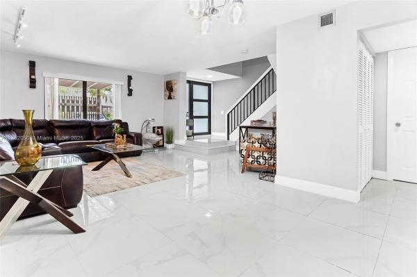 Villas Lakes Townhomes