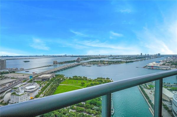 888 BISCAYNE BLVD #4212, MIAMI, FL 33132