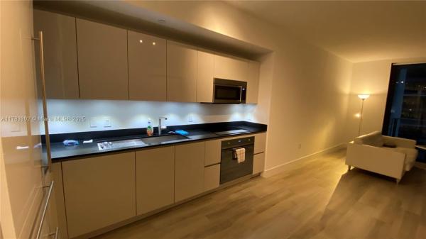 1010 BRICKELL AVE #2208, MIAMI, FL 33131