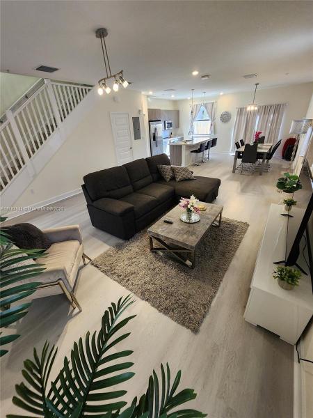 HIGHLAND AT PARK CENTRAL