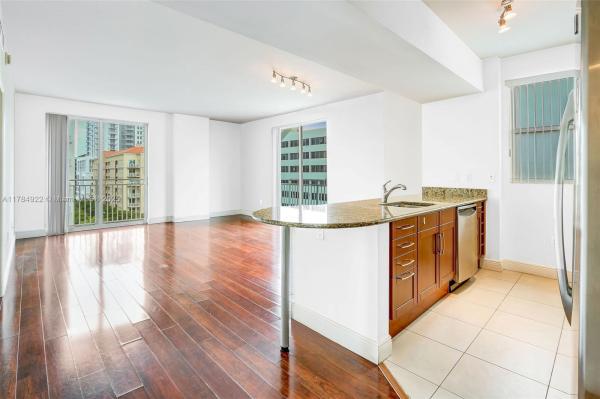 DOWNTOWN DADELAND CONDO N