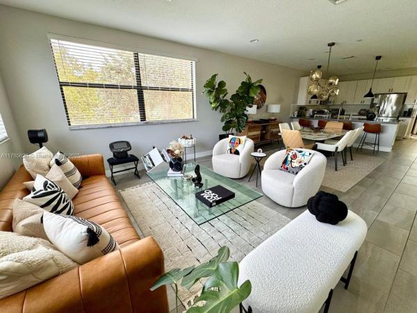 BRONWYN BATISTE PLAT