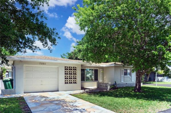 MAINLANDS OF TAMARAC LAKE