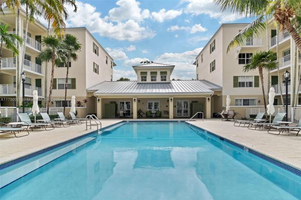 THE RESERVE OF PINECREST