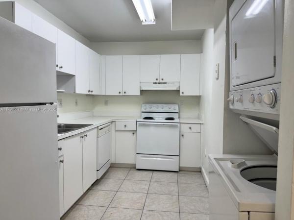 AZUL AT FONTAINEBLEAU CON