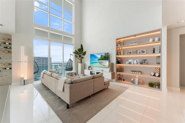 950 BRICKELL BAY DR #5504, MIAMI, FL 33131