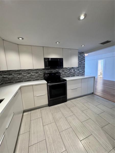 THREE HORIZONS NORTH COND