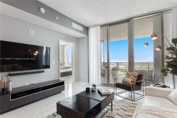 851 NE 1ST AVE #4300, MIAMI, FL 33132