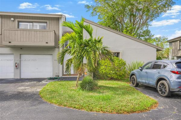 GREENGLADES CONDO 19