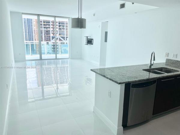 950 BRICKELL BAY DR #3400, MIAMI, FL 33131