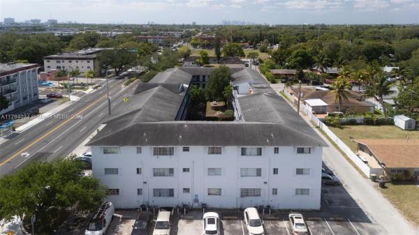 THE WHITE HOUSE CONDO