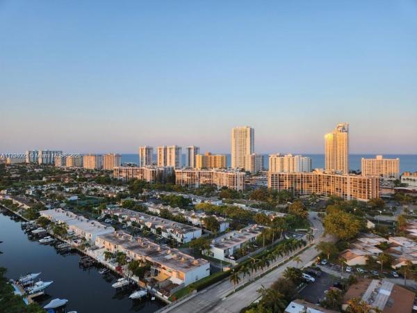 2500 PARKVIEW DR #2208, HALLANDALE BEACH, FL 33009