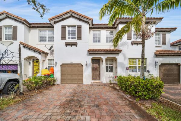 VILLAS AT PORTOFINO EAST