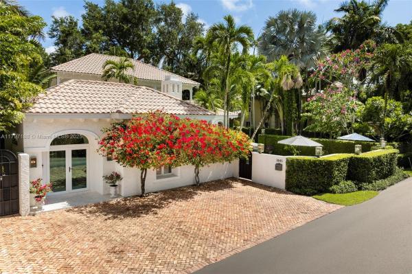 YE LITTLE WOODS 1ST ADDN