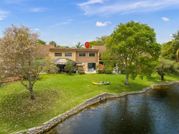 VILLAS OF PLANTATION