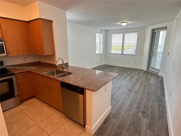 1830 RADIUS DR #801, HOLLYWOOD, FL 33020