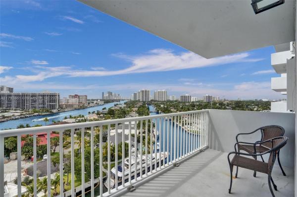 GOLDEN SURF TOWERS CONDO