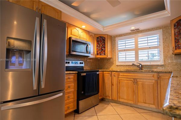 SUNRISE LAKES PHASE 3