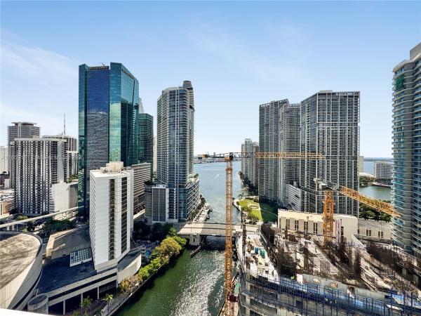 BRICKELL ON THE RIVER N T