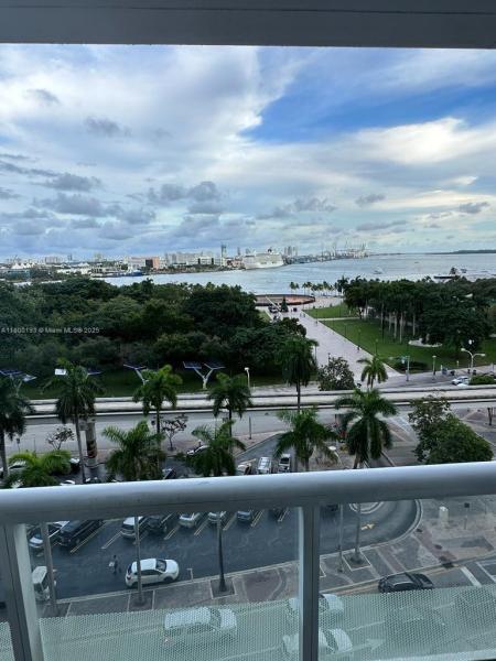 50 BISCAYNE CONDO