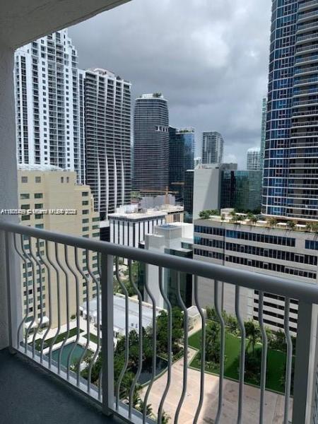 THE CLUB AT BRICKELL BAY