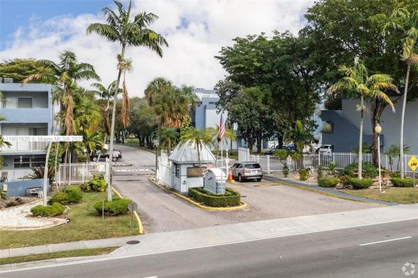 THE BEACH CLUB FONTAINEBL