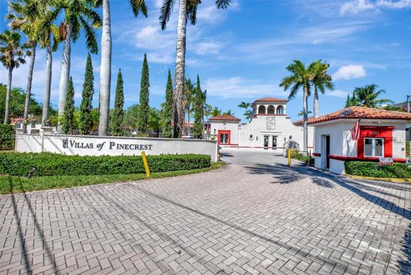 VILLAS OF PINECREST CONDO