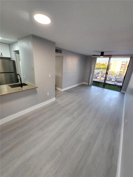 FONTAINEBLEAU GARDENS COND