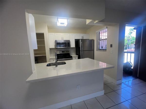 LAGO GRANDE CONDO THREE B