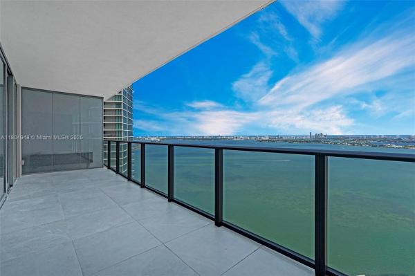 PARAISO BAY CONDO