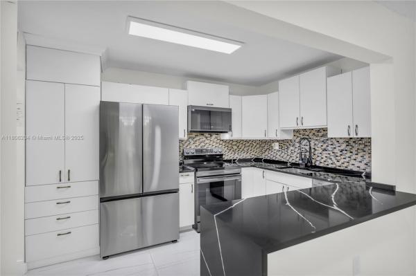 RAMBLEWOOD EAST CONDO