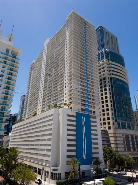 THE CLUB AT BRICKELL BAY