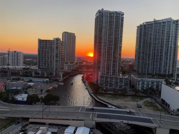 BRICKELL ON THE RIVER N T