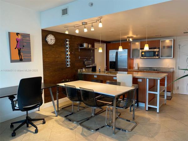 LATITUDE ON THE RIVER CON