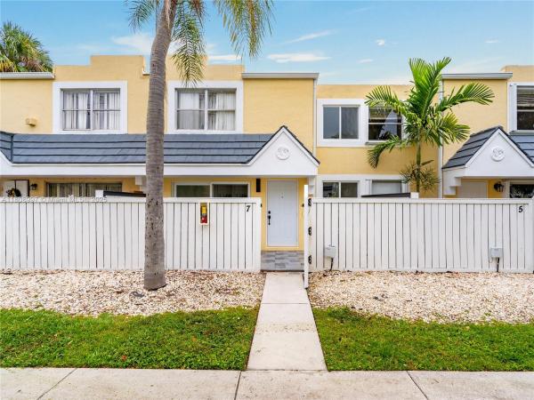 GABLES POINT CONDO I