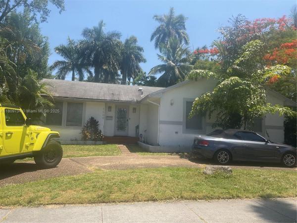 HOLLYWOOD LAKES SECTION