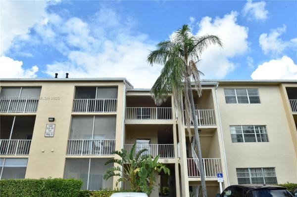 HAMMOCKS TRAILS CONDO