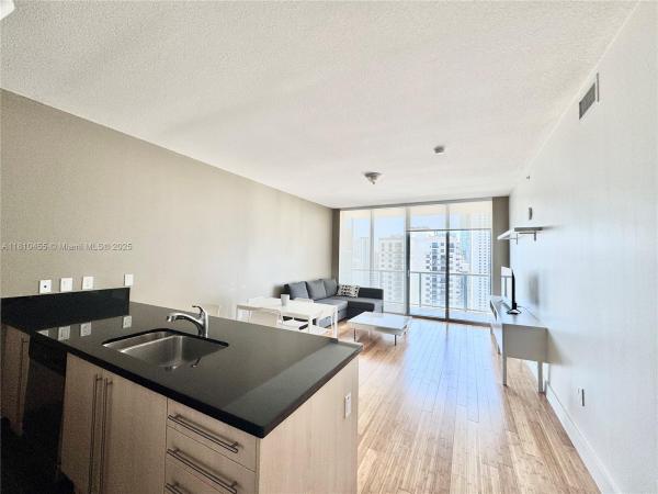 THE AXIS ON BRICKELL II C