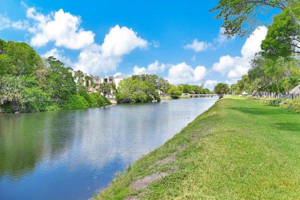 VILLAGE OF KINGS CREEK CO