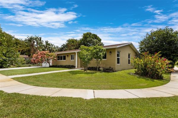 PEMBROKE LAKES SEC 1