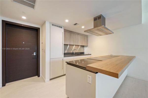 1000 BRICKELL PLZ #3206, MIAMI, FL 33131