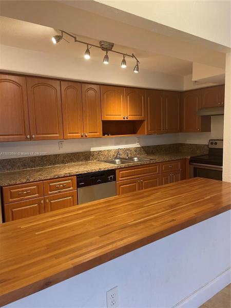 VENETIAN PALMS CONDO