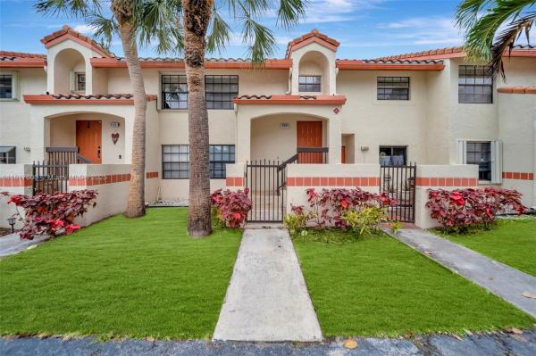 DIPLOMAT SQUARE CONDO