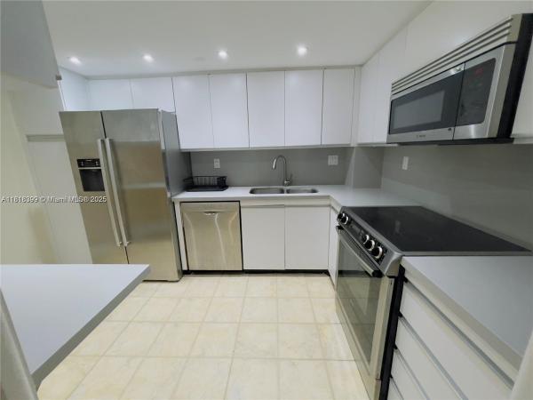 TOWERS OF QUAYSIDE CONDO